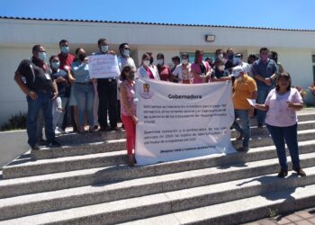 EXIGEN A SECRETARIA DE SALUD QUE SI NO PUEDE CON EL PAQUETE SE VAYA