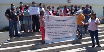 EXIGEN A SECRETARIA DE SALUD QUE SI NO PUEDE CON EL PAQUETE SE VAYA