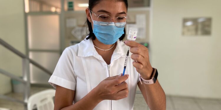 RECONOCE IMSS COLIMA LABOR DE ENFERMERÍA POR SU HUMANISMO, PROFESIONALISMO, ENTREGA Y VOCACIÓN DE SERVICIO