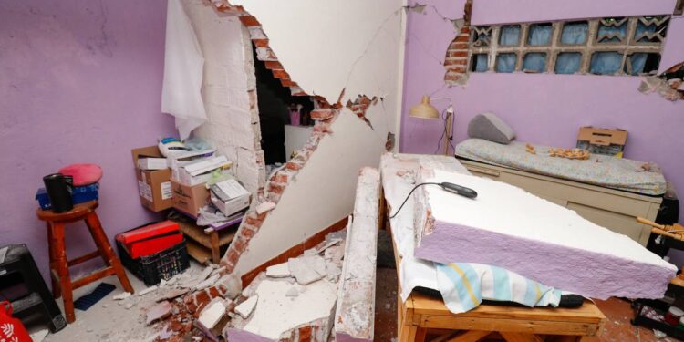 SUPERVISAN VIVIENDAS DAÑADAS EN LOS MUNICIPIOS DEL ESTADO DE COLIMA TRAS LOS RECIENTES SISMOS