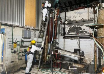 CONTROLA PROTECCIÓN CIVIL FUGA DE AMONIACO EN EL CENTRO DE COLIMA