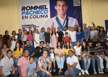 ROMEL PACHECO COMPARTIÓ SU HISTORIA DE VIDA CON LA JUVENTUD COLIMENSE