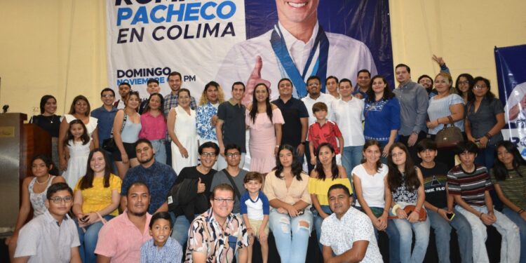 ROMEL PACHECO COMPARTIÓ SU HISTORIA DE VIDA CON LA JUVENTUD COLIMENSE