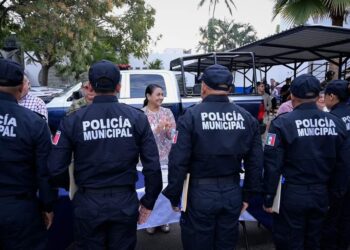 ENTREGAN ASCENSOS A 27 POLICÍAS DE MANZANILLO