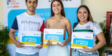 PEÑA COLORADA Y BÉCALOS ENTREGAN BECAS A 180 ESTUDIANTES DE TRES UNIVERSIDADES DE COLIMA