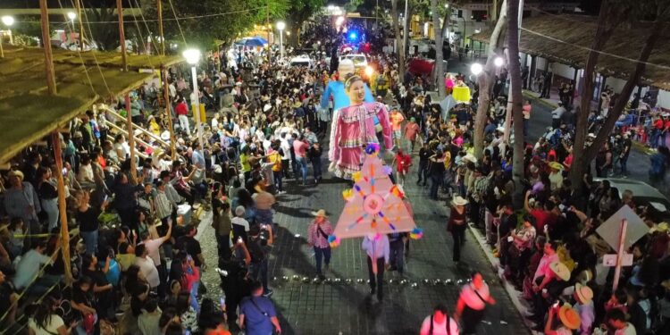 PARTICIPAN MÁS DE 6 MIL JINETES EN LA CABALGATA NOCTURNA DE LOS FESTEJOS CHARROTAURINOS DE VILLA DE ÁLVAREZ 2023
