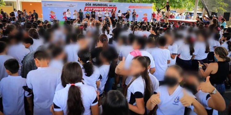 SE INTOXICAN ESTUDIANTES DE SECUNDARIA Y PRIMARIA EN MANZANILLO, CON BEBIDAS QUE LES DIO PERSONAL DE LA SECRETARÍA DE EDUCACIÓN, DENUNCIARON PADRES DE FAMILIA
