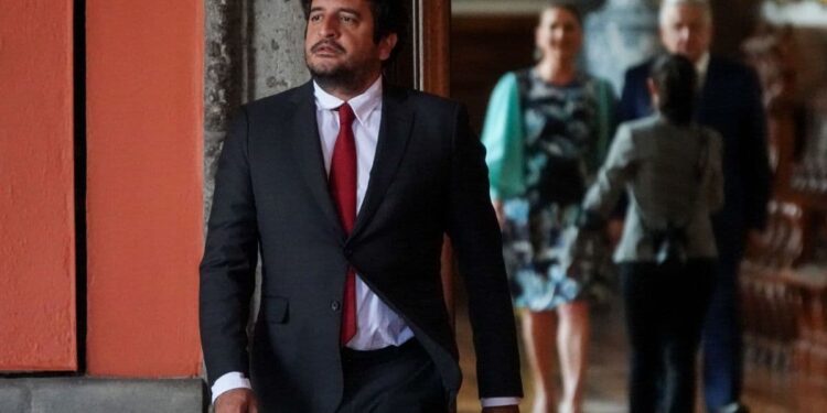 EXHIBEN CONTRATOS MILLONARIOS PARA AMIGOS DEL HIJO DE AMLO