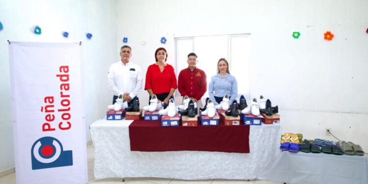 PEÑA COLORADA SE SUMA A LA ENTREGA DE ZAPATOS PARA NIÑOS, NIÑAS Y ADOLESCENTES DEL CENTRO DE ASISTENCIA SOCIAL GABILONDO SOLER