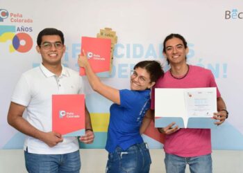BÉCALOS Y PEÑA COLORADA ENTREGAN BECAS A ESTUDIANTES DE LA UDEC, TEC DE COLIMA Y UTEM