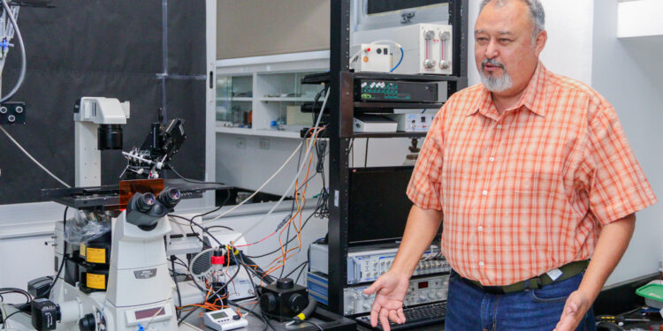 APOYARÁN PROYECTO DE INVESTIGADOR COLIMENSE PARA ESTUDIAR CÁNCER DE MAMA TRIPLE NEGATIVO